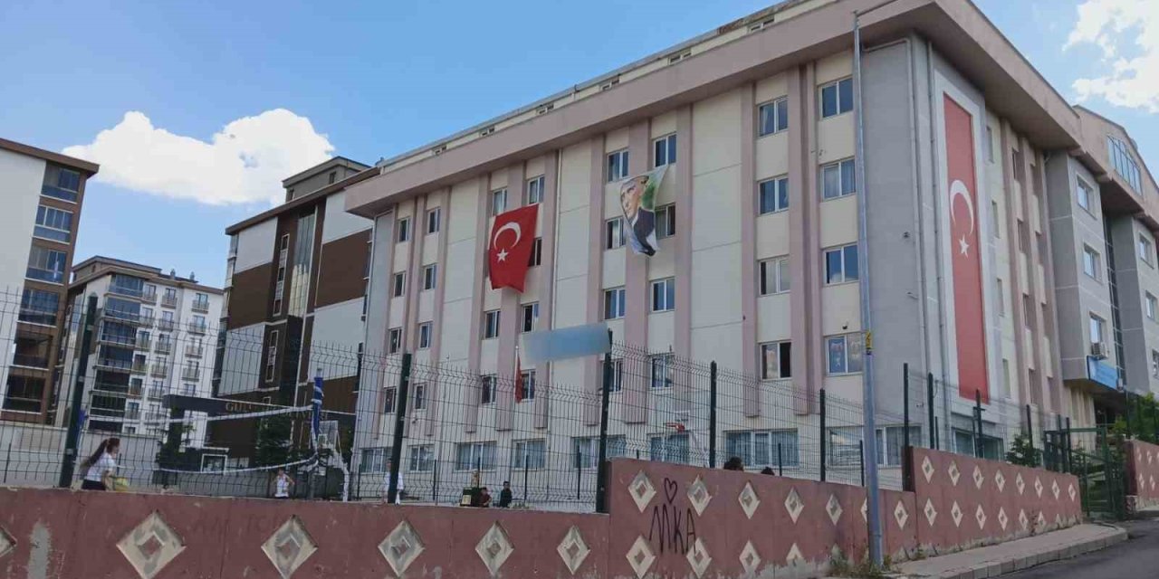 13 yaşındaki çocukların kavgası kanlı bitti: 1 yaralı