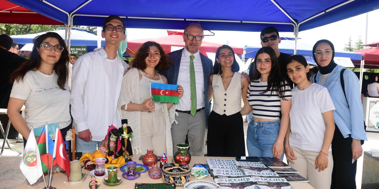 Anadolu Bahar Şenliği'nde öğrenciler doyasıya eğlendi