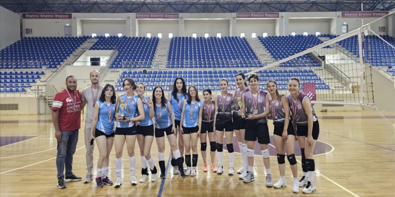 ESTÜ'de voleybol turnuvasında kazananlar belli oldu