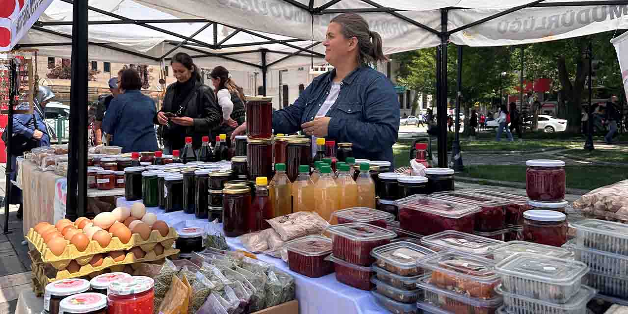 Yöresel lezzetler Vilayet Meydanı'nda Eskişehirlileri bekliyor