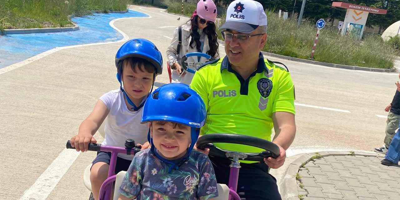 Eskişehir'de minikler trafik kurallarını yaşayarak öğrendi