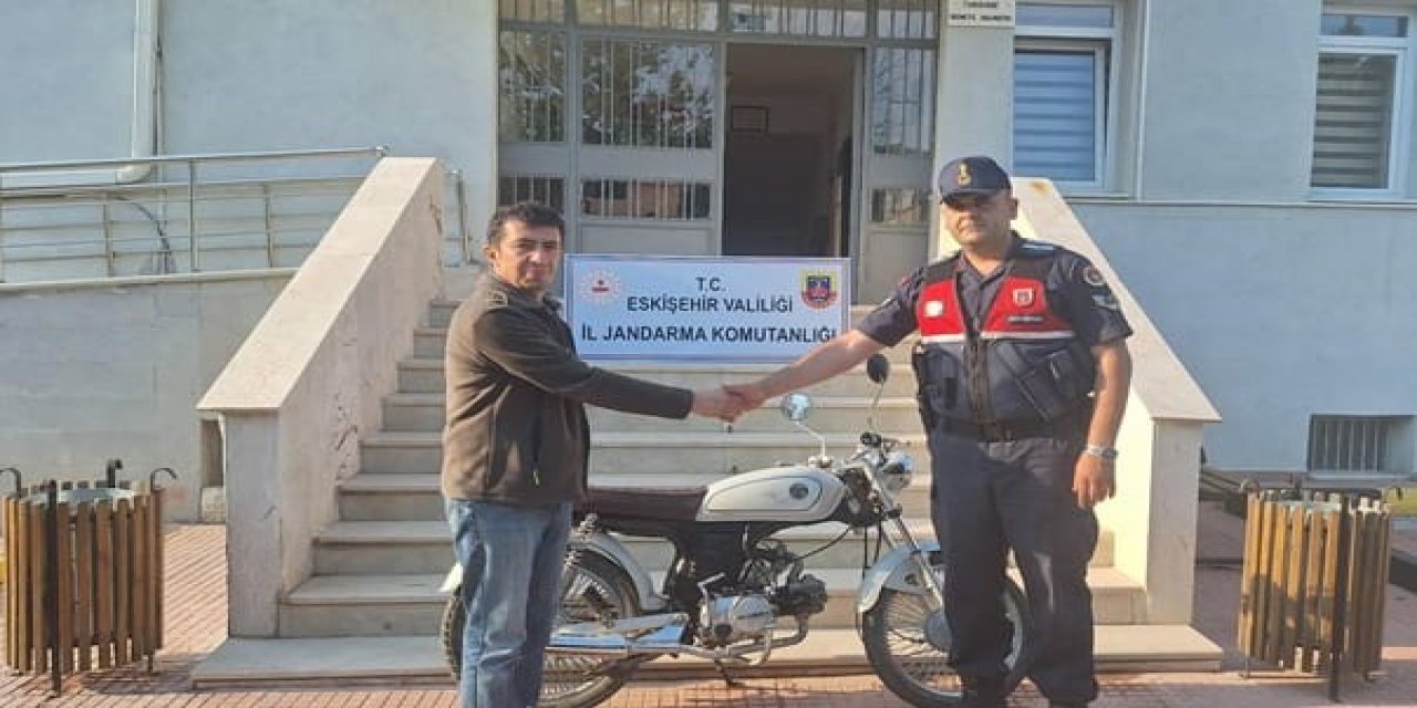 Eskişehir'de jandarma geçen yıl çalınan motoru böyle buldu!