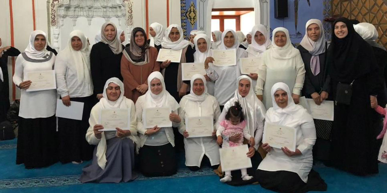 Sivrihisar'da Kur’an kursları katılımcılarına belgeleri verildi