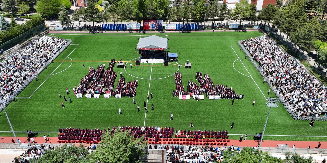 Anadolu Üniversitesi’nde mezuniyet törenleri başladı