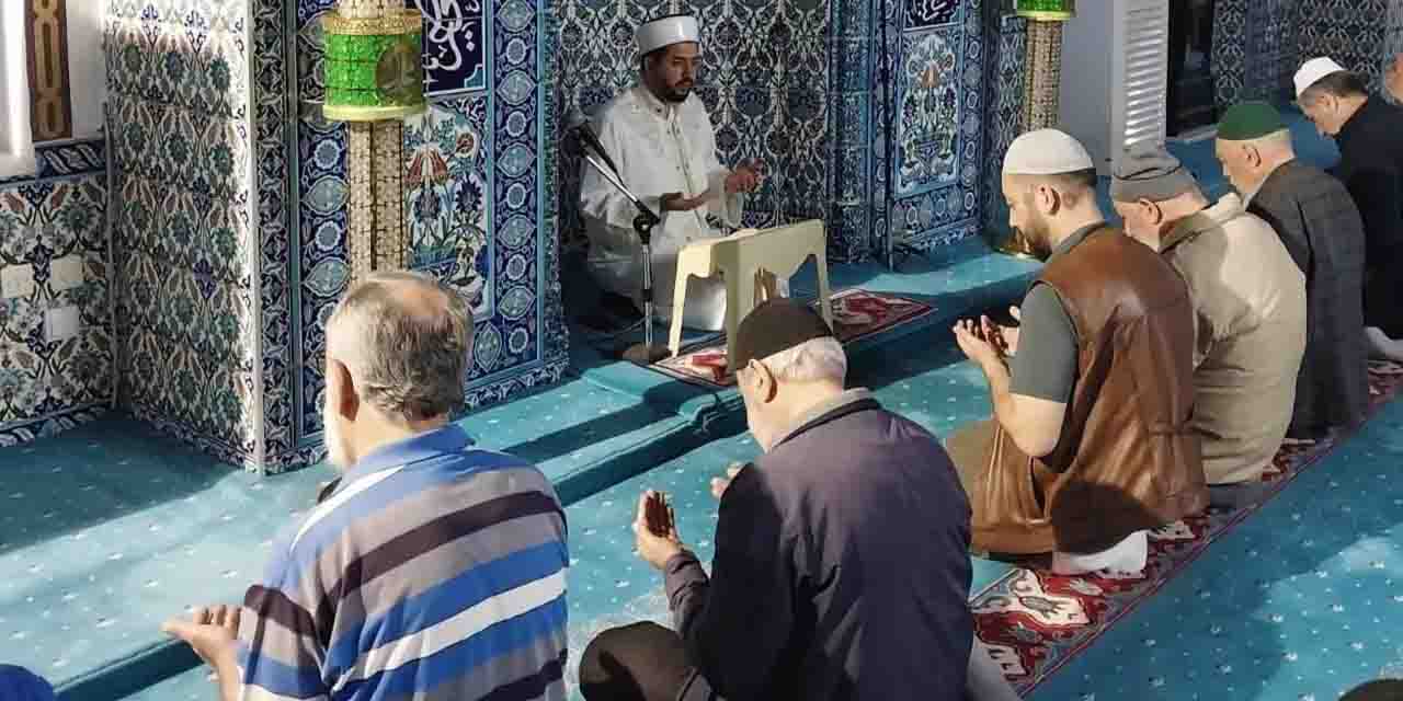 Sabah namazında Filistin için dualar edildi