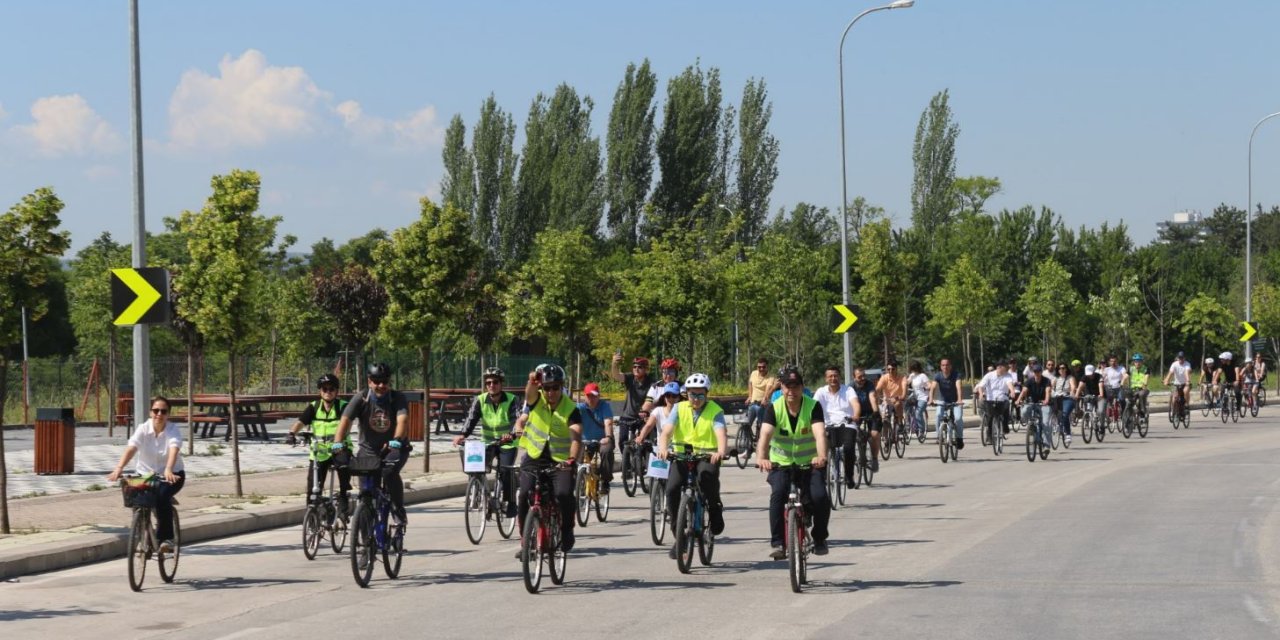 Eskişehir'de Bisiklet Turu yoğun katılım ile gerçekleşti
