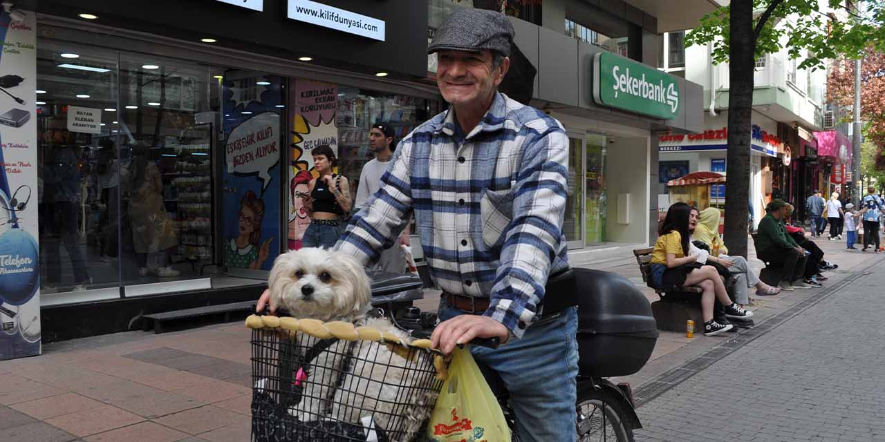 Eskişehir’de güzel havanın tadını köpeğiyle birlikte çıkardı