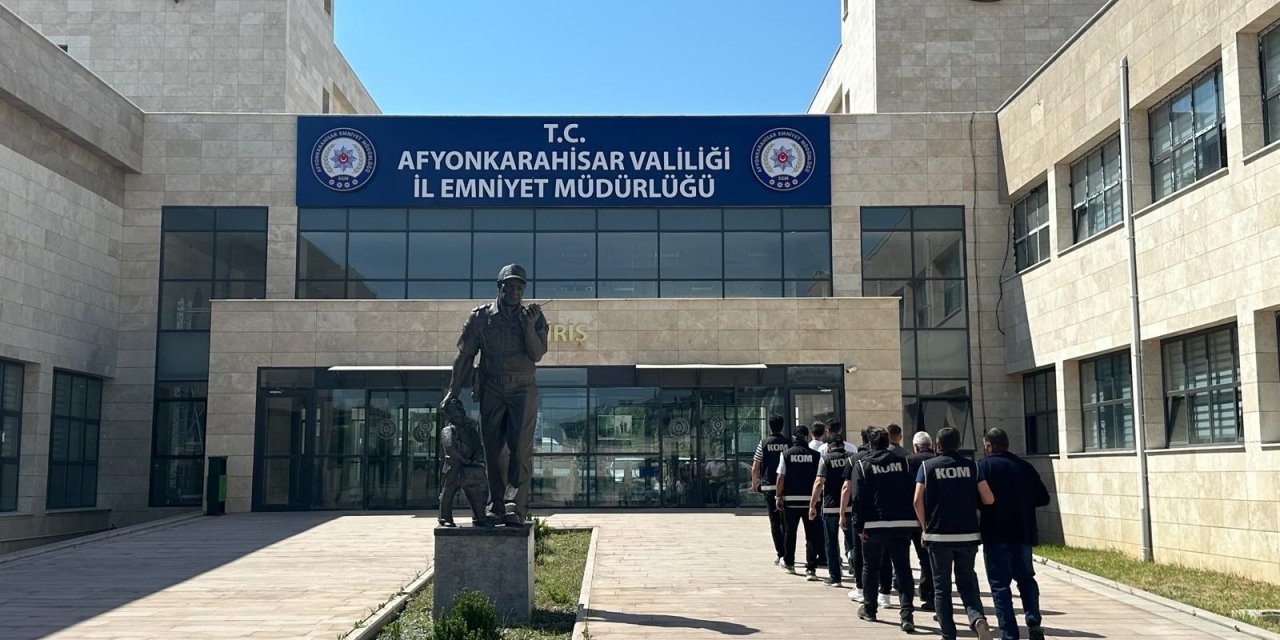 Afyon'da silah kaçakçılarına operasyon: 7 gözaltı