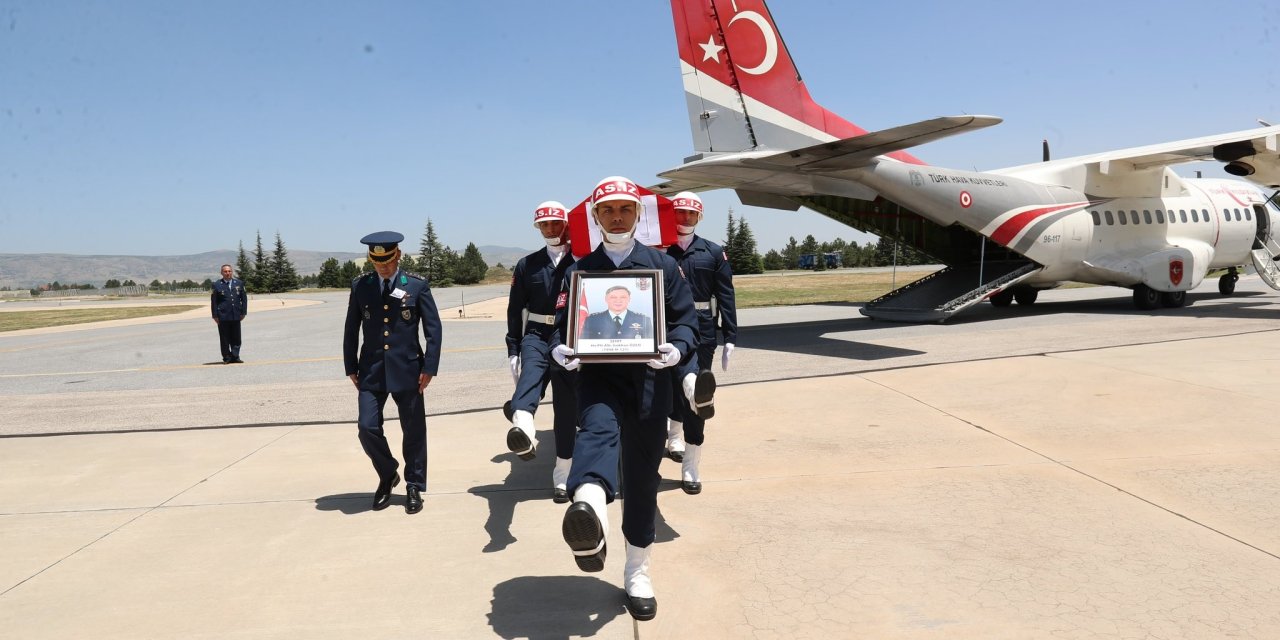 Şehit Hava Pilot Albay Gökhan Özen'in naaşı Eskişehir'de karşılandı
