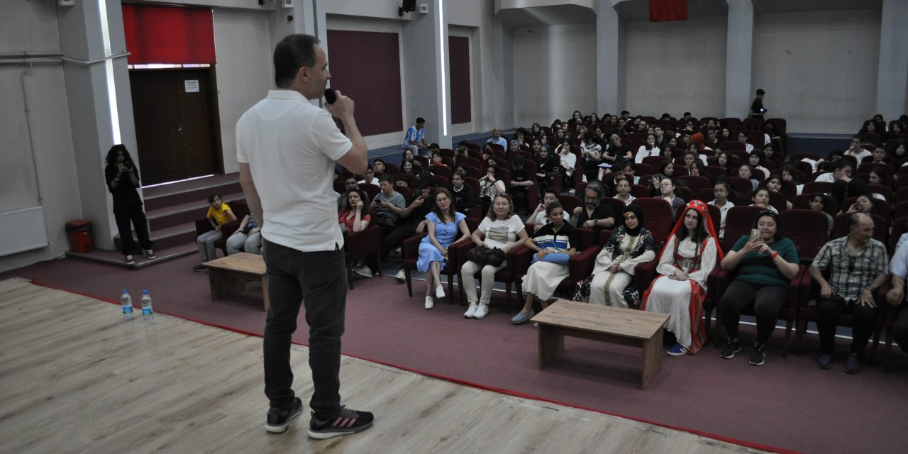 Eskişehir'de lise öğrencilerine yurt dışındaki iş fırsatları anlatıldı