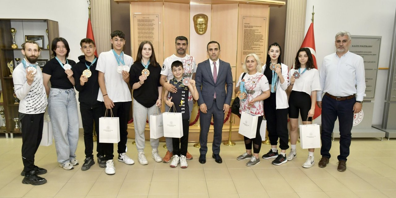 Eskişehirli sporculardan madalyalarıyla Osman Ercan’a ziyaret