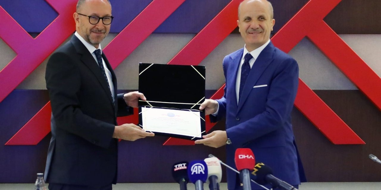 Anadolu Engelsiz Üniversite başarısını sürdürüyor.