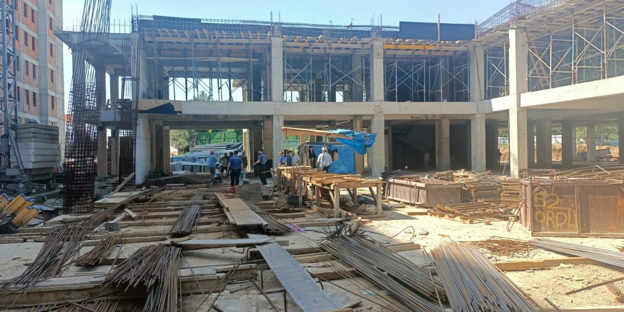 YKS saatinde ses çıkaran inşaat işçileri zabıtaya güçlük çıkardı