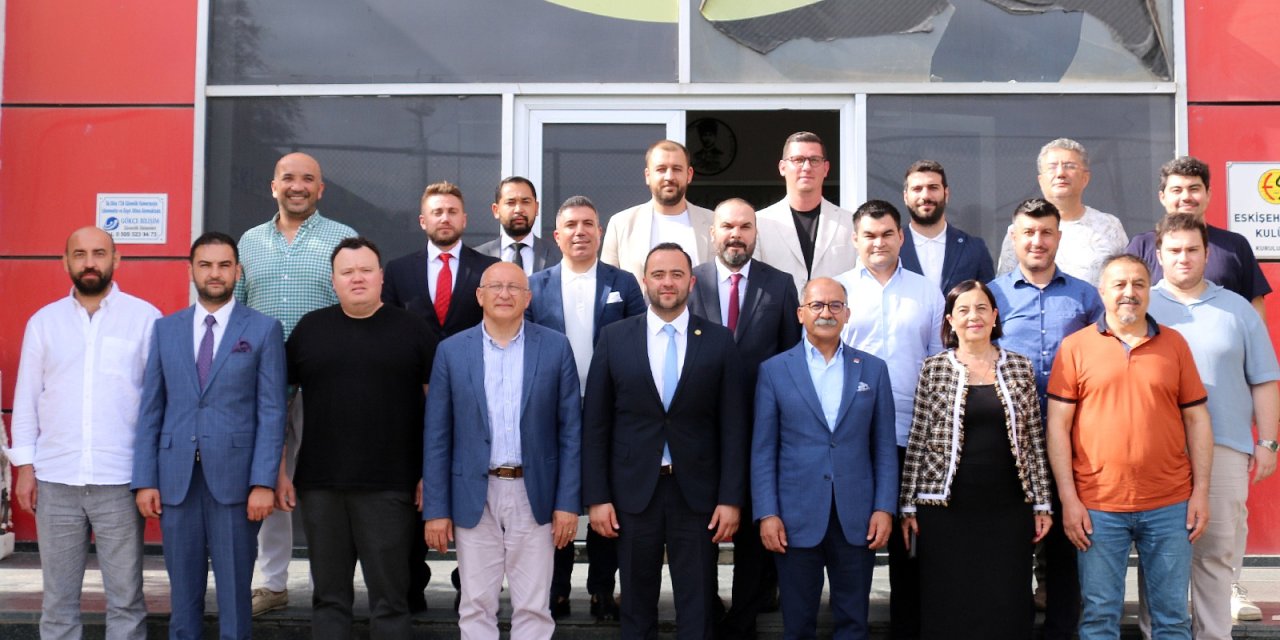 CHP'li vekillerden Eskişehirspor'a ziyaret