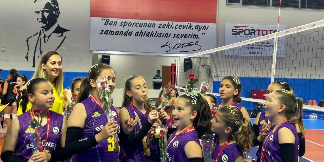 Yenilgisiz şampiyon Es Güneş Spor Kulübü