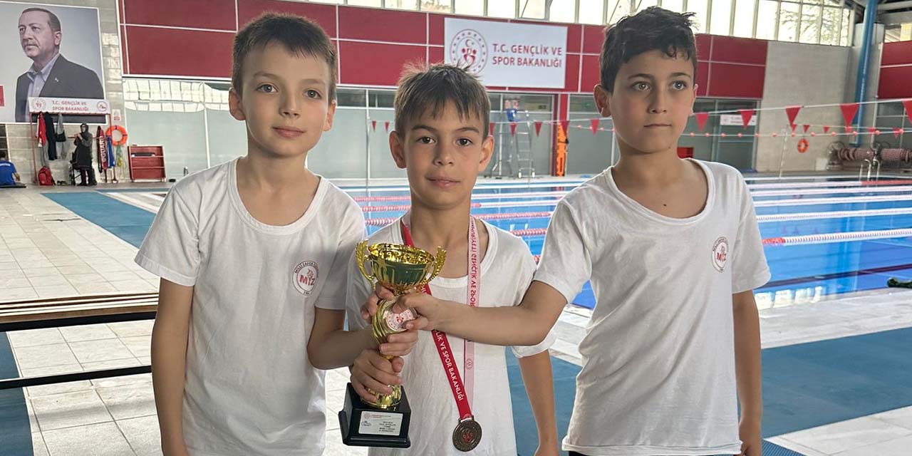 Güreş antrenörü babanın oğlu yüzmeye gönül verdi