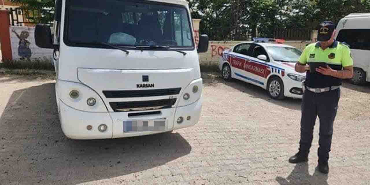 Eskişehir'de okul servisleri jandarma denetimine takıldı
