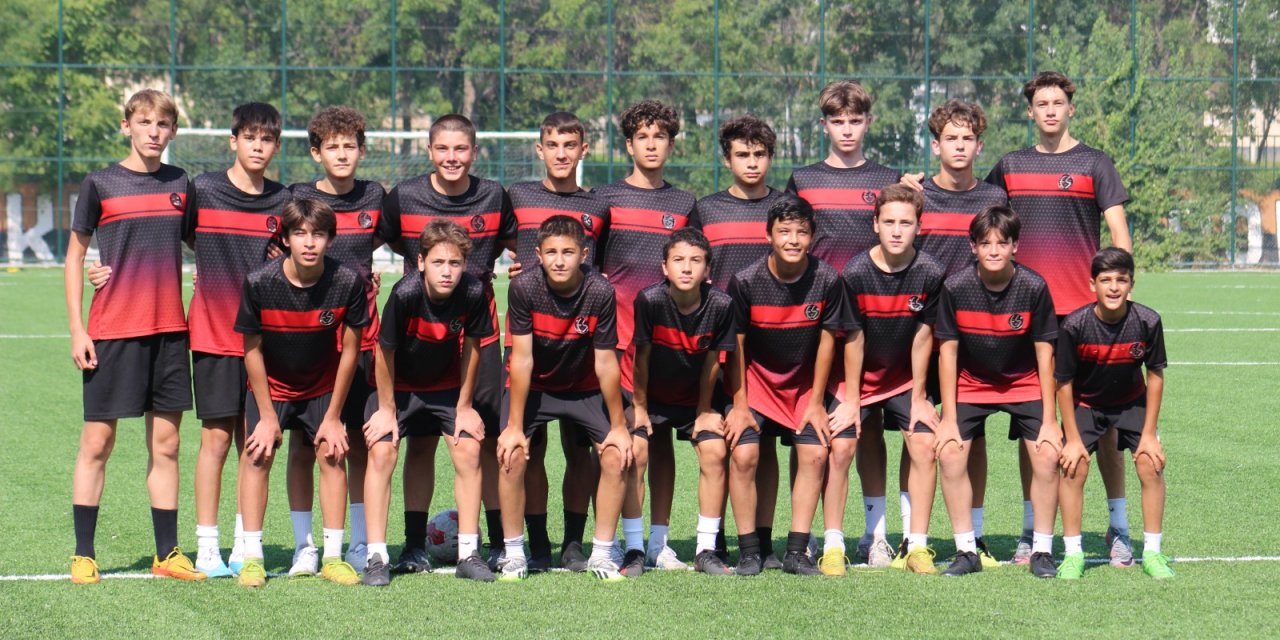 Eskişehirspor'da geleceğin yıldızları son sürat geliyor
