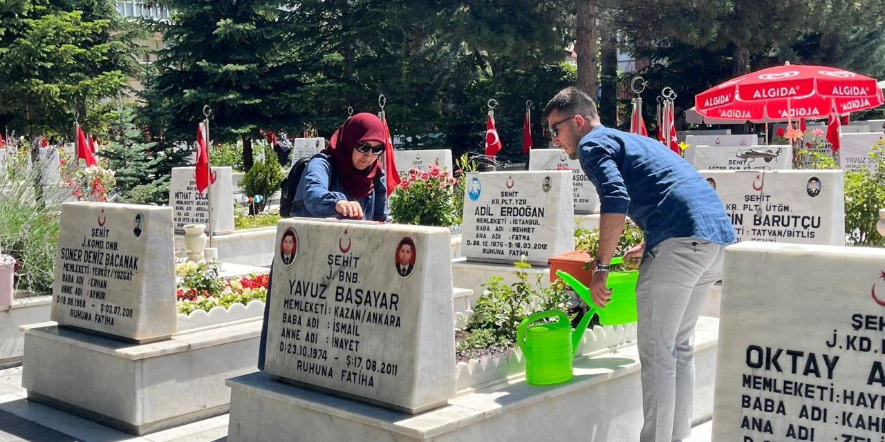 Bayram öncesi şehit yakınları şehitlikleri ziyaret etti
