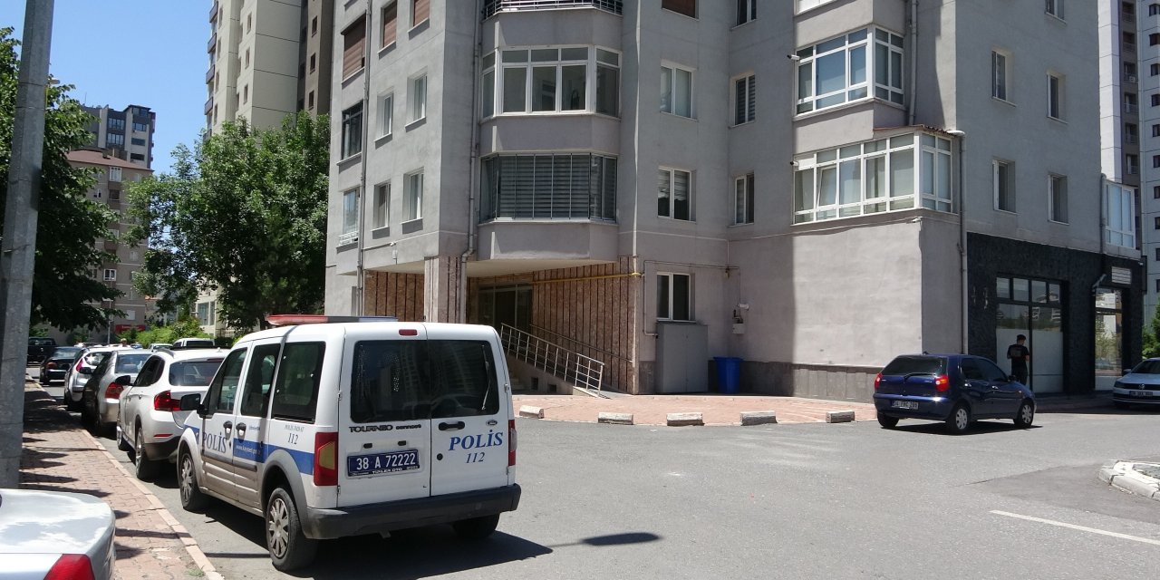 Evinde ölü bulunan adam hakkında soruşturma sürüyor
