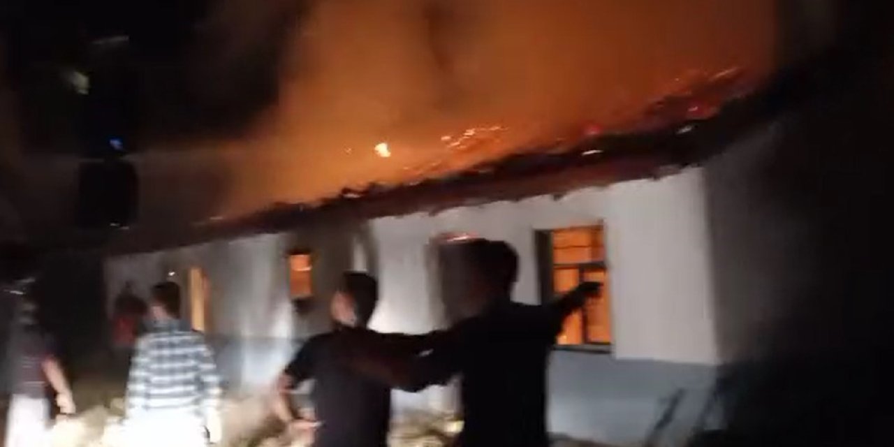 Yıldırımın düştüğü besihanede yangın! 5 kişi fenalaştı...