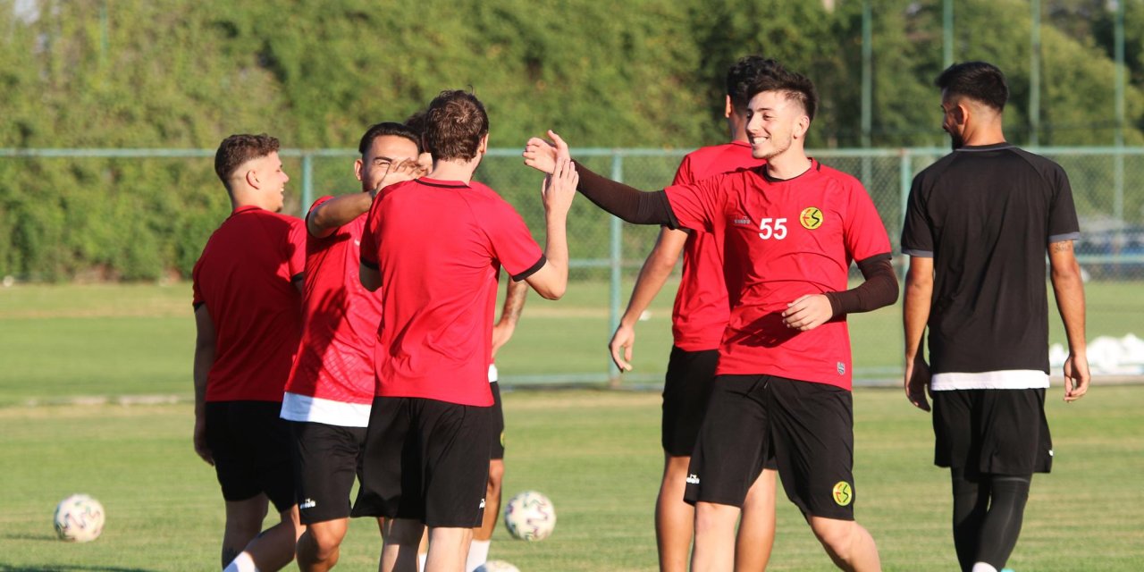 Eskişehirspor Ağustos'ta top başı yapacak