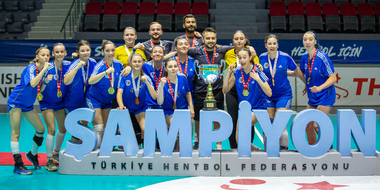 Anadolu Üniversitesi hentbol takımı şampiyonluğu böyle buldu