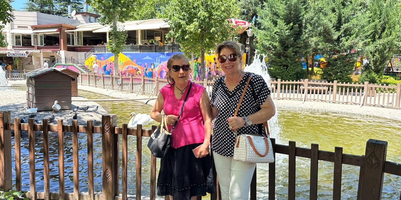 Lise arkadaşları yarım asır sonra birbirlerine kavuştu