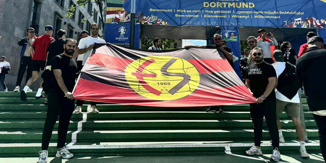 Eskişehirspor bayrağı yurt dışında dalgalandı