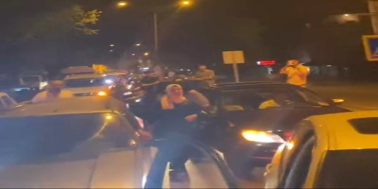 Asker uğurlamada yolu kapatan gençler vatandaşı çileden çıkardı