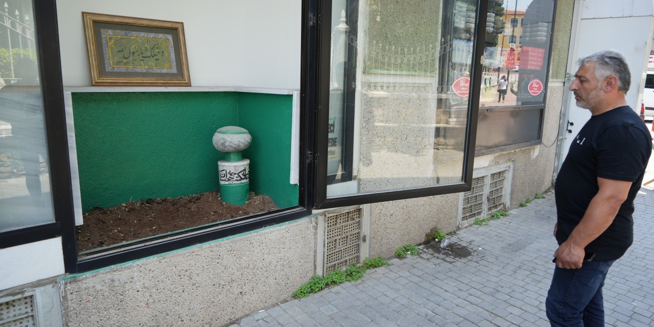 Bursa'da dükkanın içerisinde yer alan mezar görenleri şok etti!