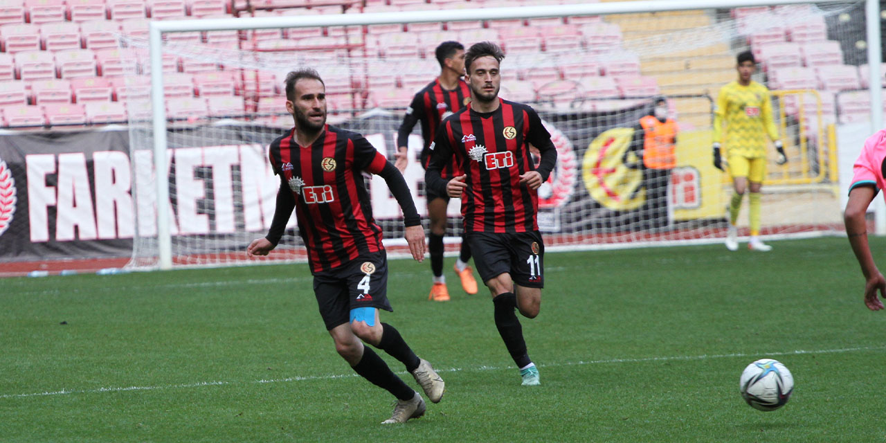 Şehir dışından teklif alıyor ama o oyuncu Eskişehirspor'u bekliyor