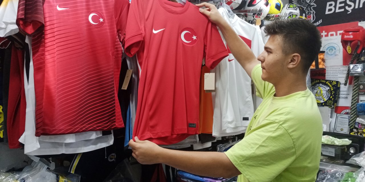 Eskişehir'de milli maçlar sayesinde forma satışları patladı!