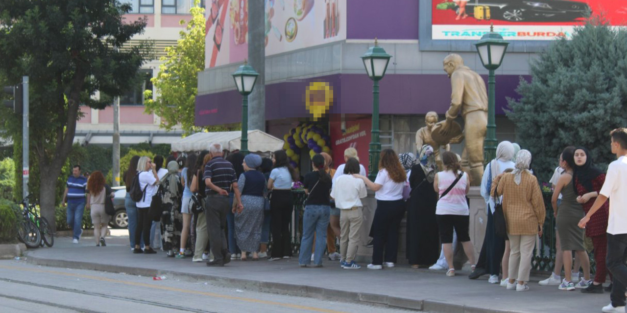 Eskişehir'de indirimi gören kuyruğa girdi!