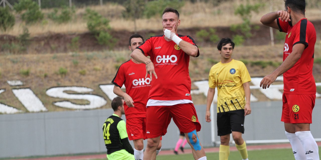 Erdin Üzer Eskişehirspor'da devam etmek istiyor