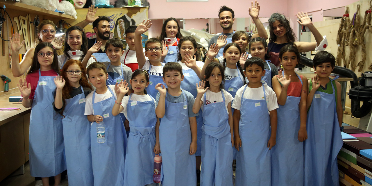 Kukla Yapım Atölyesi'nde minikler hayallerini canlandırıyor