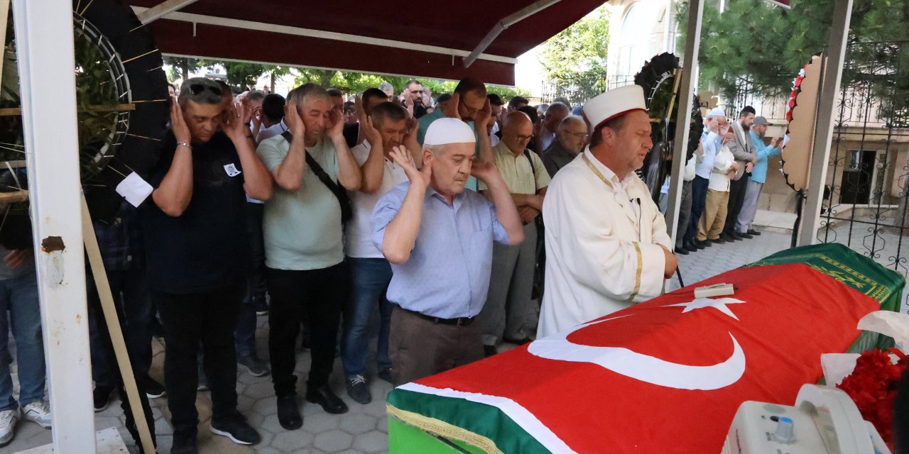 Eskişehir'de cinayete kurban giden profesör son yolculuğuna uğurlandı