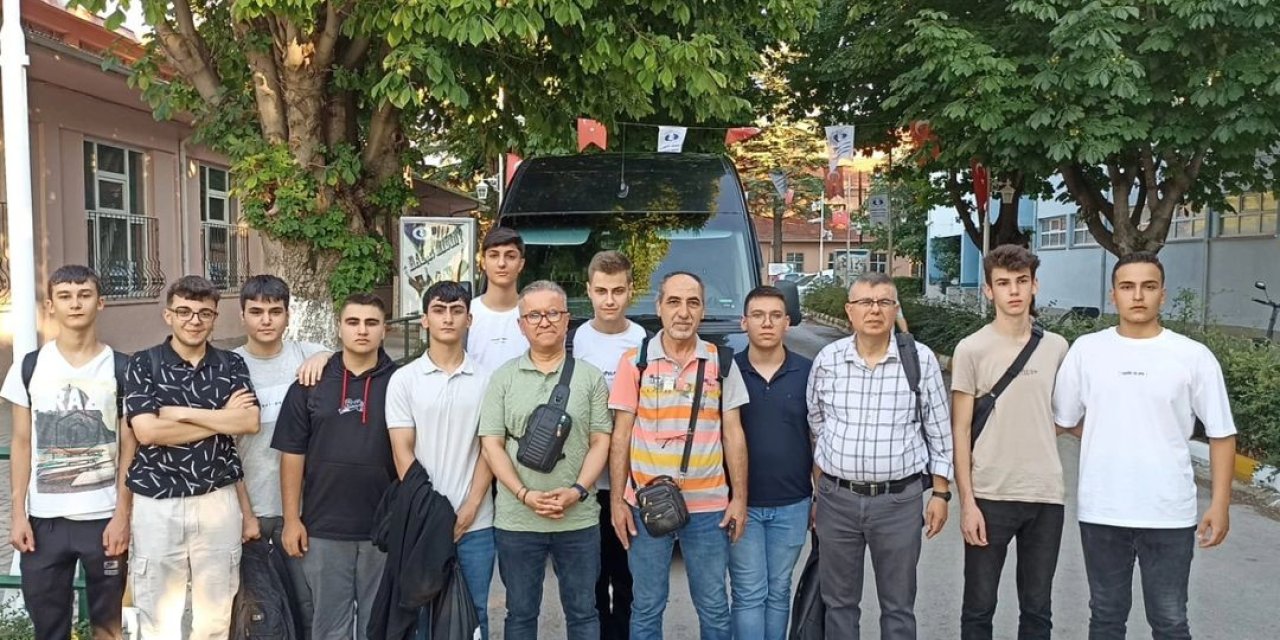 Eskişehir'den 15 öğrenci Çek Cumhuriyeti'ne uğurlandı
