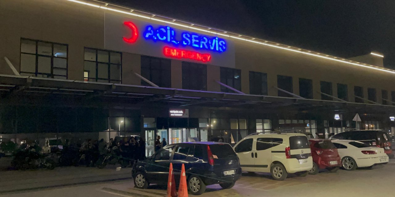 Eskişehir’de parkta "yan baktın" kavgası: 1’i ağır 2 yaralı