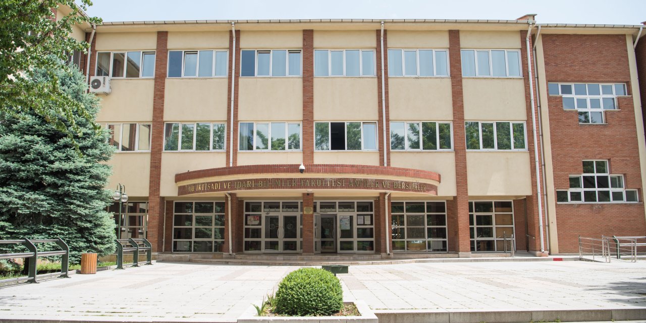 İİBF tecrübesiyle başarılı öğrenciler yetiştiriyor