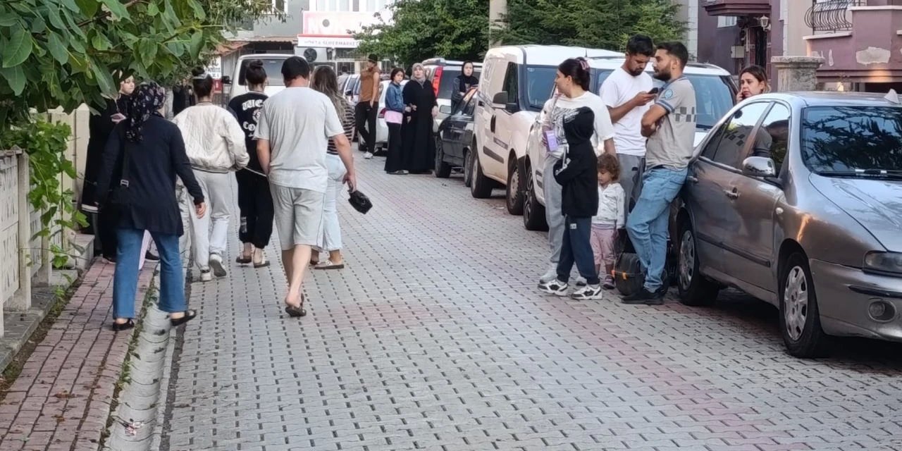Korkunç depremin şiddeti kameralar yansıdı