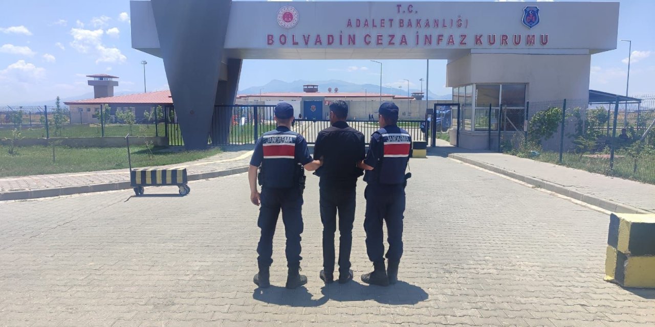 6 yıl hapis cezasıyla aranan şahıs saklandığı köyde yakalandı