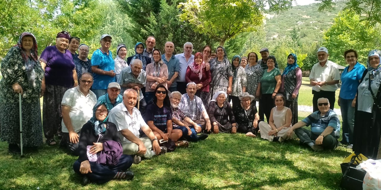 Eskişehir'in koca çınarları piknikte buluştu