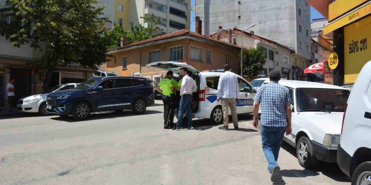 Otomobil ile motosiklet çarpıştı, 1 kişi yaralandı