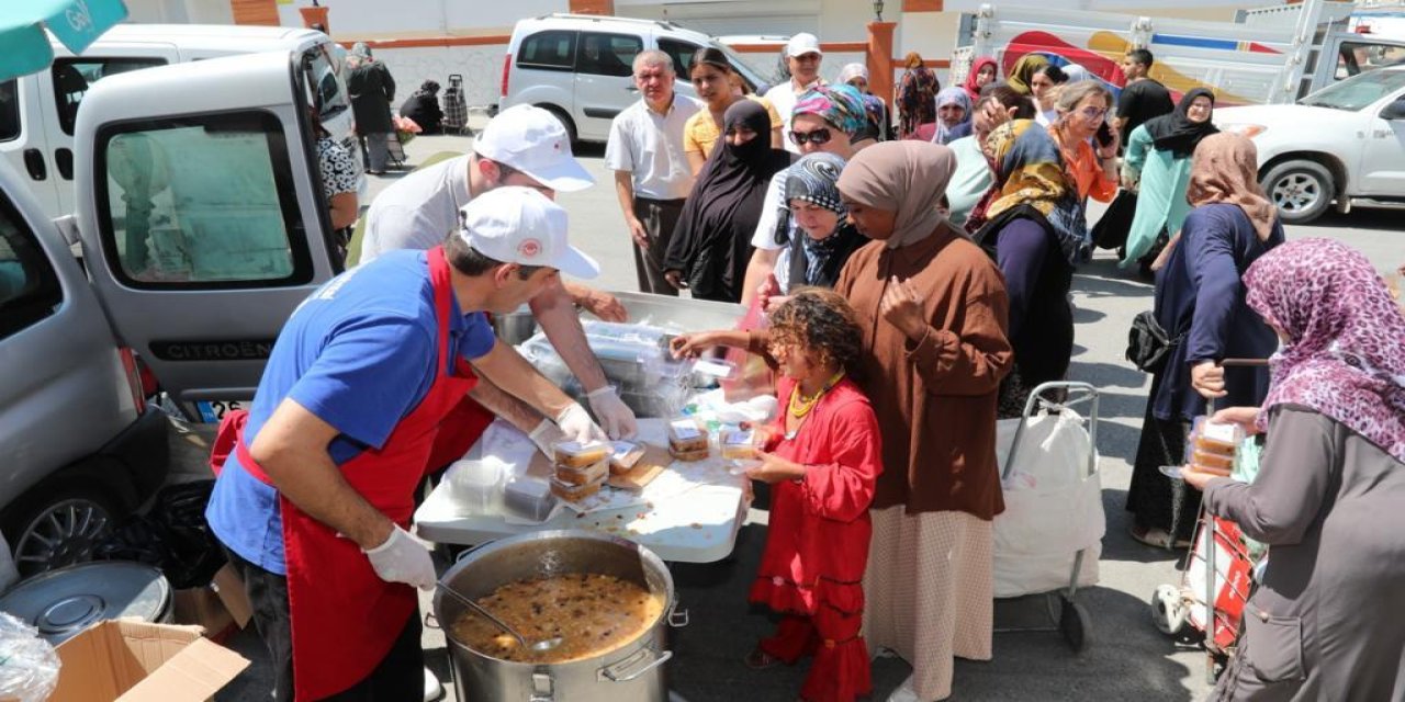Odunpazarı Belediyesi’nden aşure ikramı