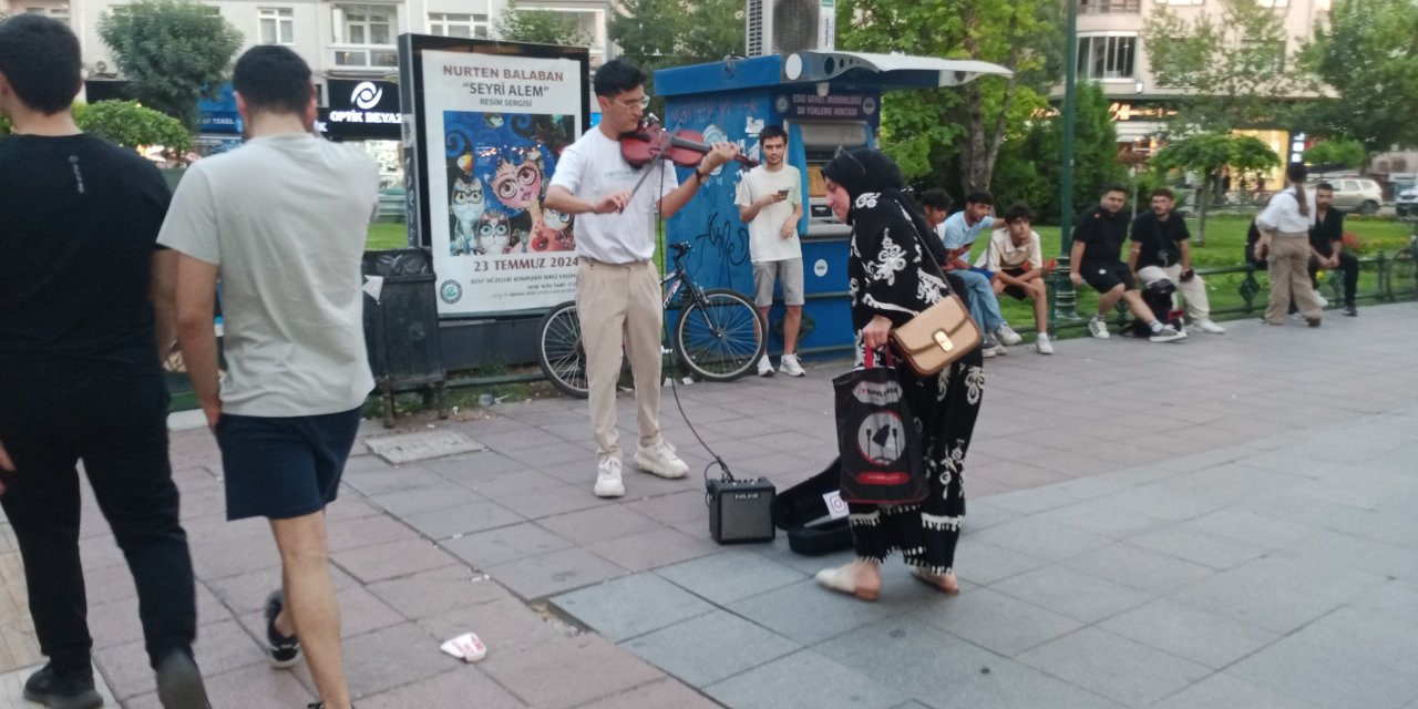 Eskişehir'de genç müzisyen beğeni topladı