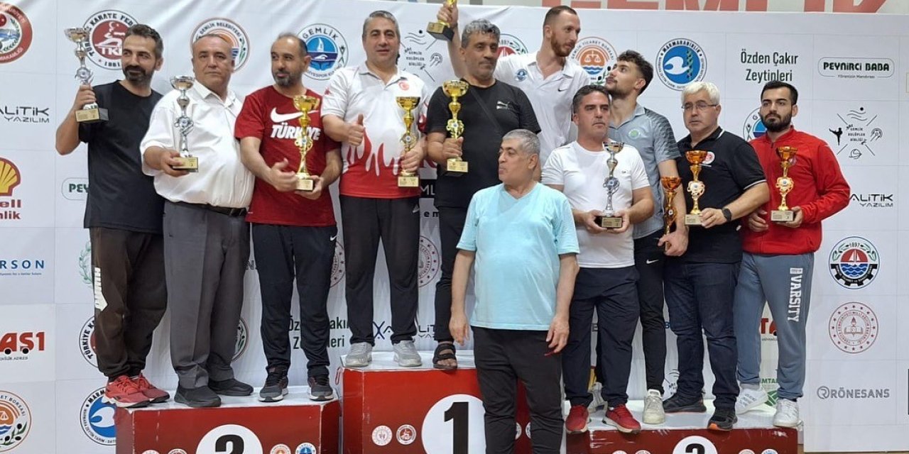 Eskişehirli sporcular Karate Turnuvası'nda 9 madalya kazandı