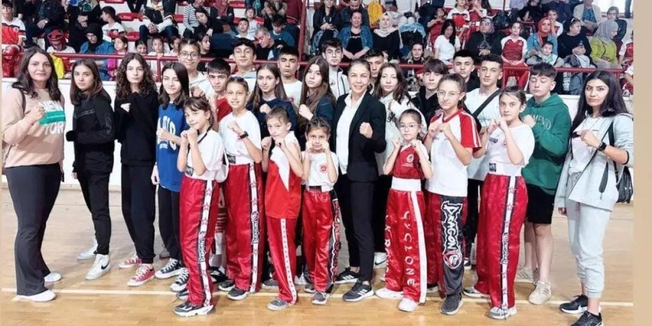 Deneyimlerini aktarıyor