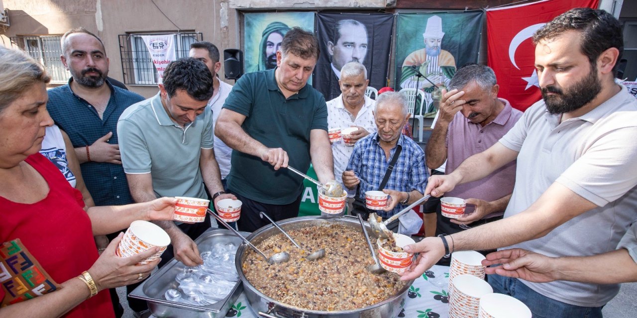 ESDER'in düzenlediği aşure etkinliğine Başkan Cemil Tugay katıldı