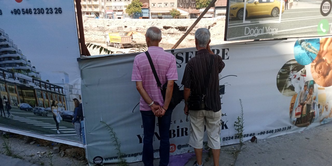 Eskişehir'de iş makinelerini film izler gibi izlediler